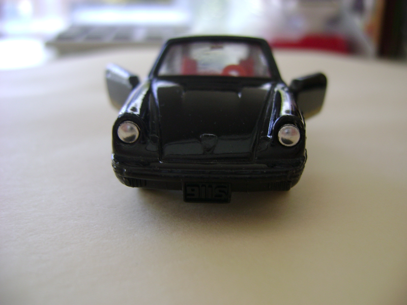 Illustration for article titled Restoration Project - Tomica 911